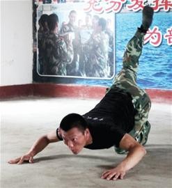 功夫武警身怀少林童子功绝技 可单挑6壮汉