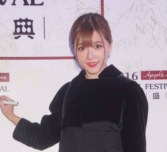 她比那英还会“耍大牌”,脚踢武警裆部被打,网友:滚出娱乐圈