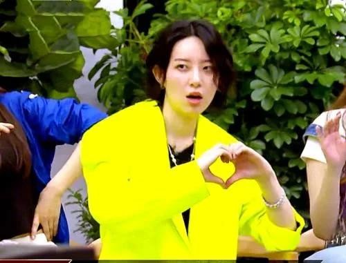 《乘风破浪》隐藏最深的一对好友,万茜和李斯丹妮,性格成就友情