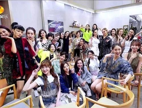 《乘风破浪》隐藏最深的一对好友,万茜和李斯丹妮,性格成就友情