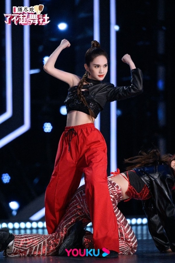 《了不起！舞社》第二季李斯丹妮穿高跟鞋跳辣妹舞 程潇艺术体操编舞惊艳全场！