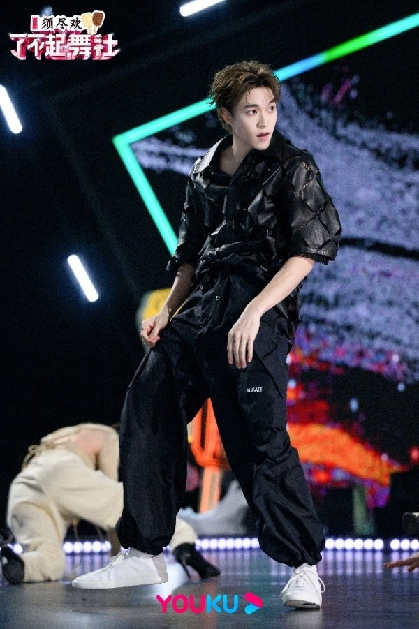 《了不起！舞社》第二季李斯丹妮穿高跟鞋跳辣妹舞 程潇艺术体操编舞惊艳全场！