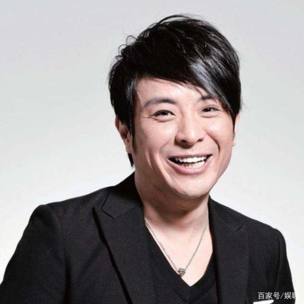 拍戏占女星便宜,跟周星驰老死不相往来,如今的梁思浩泯然众人矣