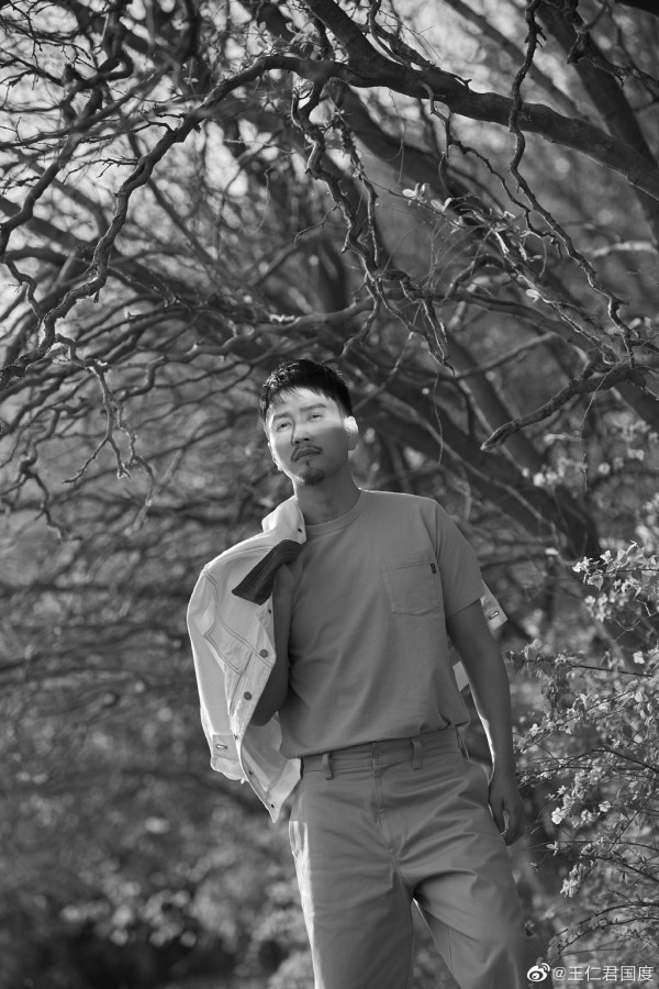 王仁君的同学都有哪些，他是袁珊珊的班长吗？