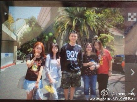 华裔粉美国偶遇王仁君合影