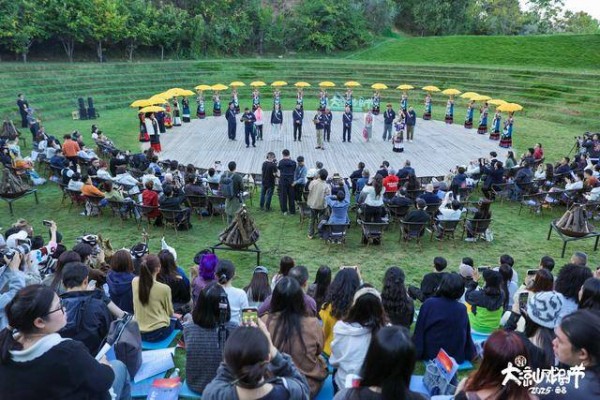 第七届大凉山戏剧节立冬盛大启幕,濮存昕等发起人集体登台