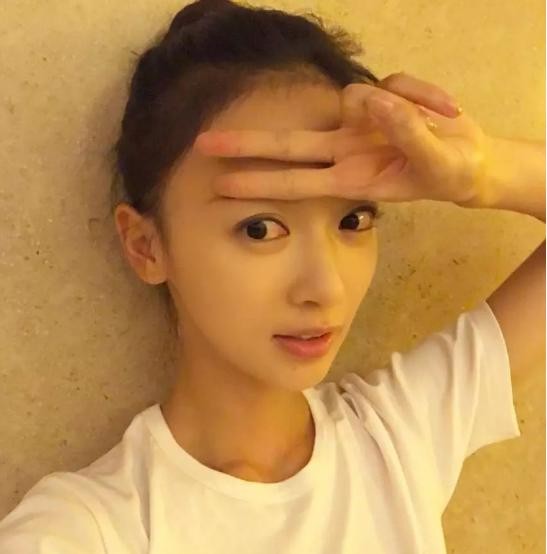 28岁刚走红就耍大牌,吴谨言家庭背景惹争议!