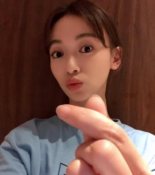 28岁刚走红就耍大牌,吴谨言家庭背景惹争议!