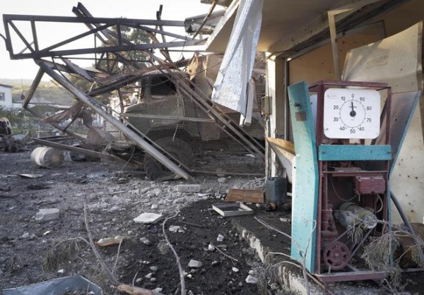 俄一维和部队车辆在纳卡地区遭袭全部死亡,阿塞拜疆总统阿利耶夫打电话向普京致歉