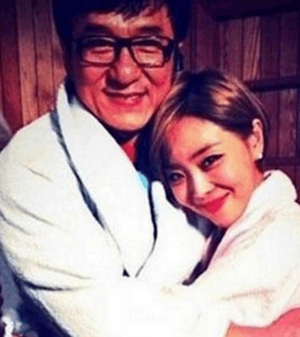 成龙自爆和数百名女星有染, 称: 男人都会犯错, 很黑!