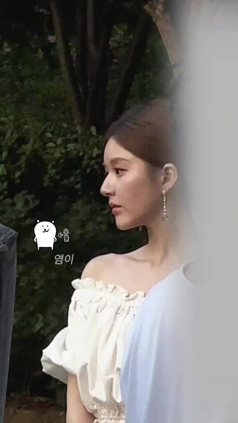 都点进来看赵露思和蚊子大战三百回合 小表情好逗