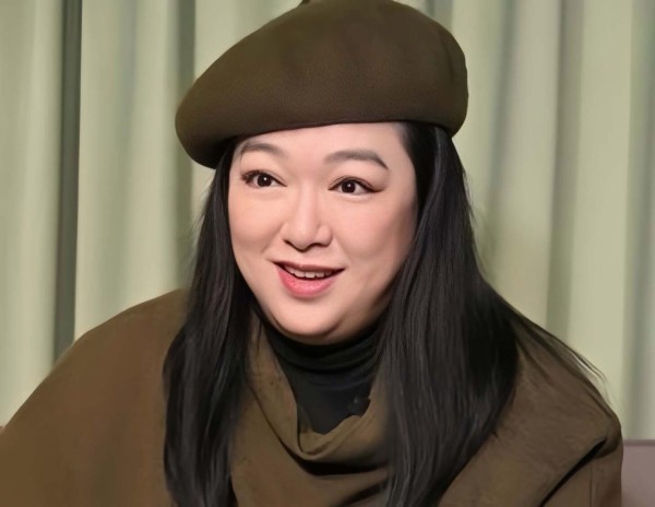 身材发胖!香港女星李珊珊没有容貌焦虑,曝富商用豪宅豪车求爱