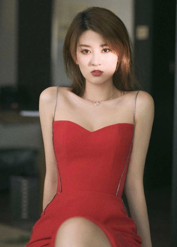 31岁,放弃娱乐圈当红事业嫁百亿富豪?网友:她是懂谈婚论嫁的