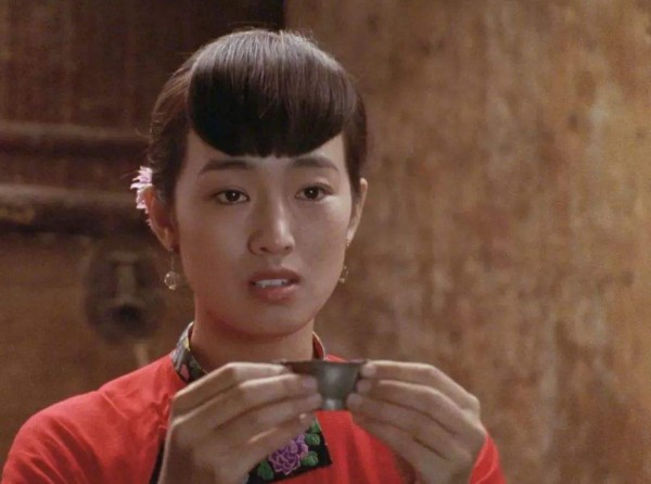 巩俐第一任男友是张艺谋吗？张艺谋看巩俐眼神不一般两人为何分手