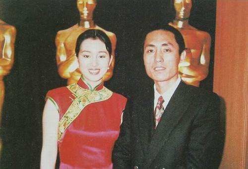 巩俐第一任男友是张艺谋吗？张艺谋看巩俐眼神不一般两人为何分手