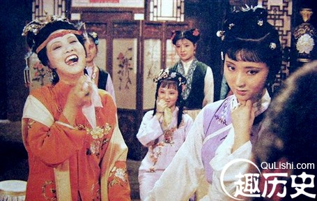 凤哥与贾蓉搞暧昧,为何临门一脚偏不进