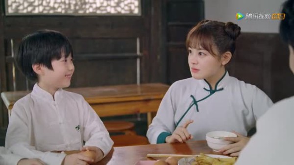 小孩子好懂!男明星和小保镖藏不住了