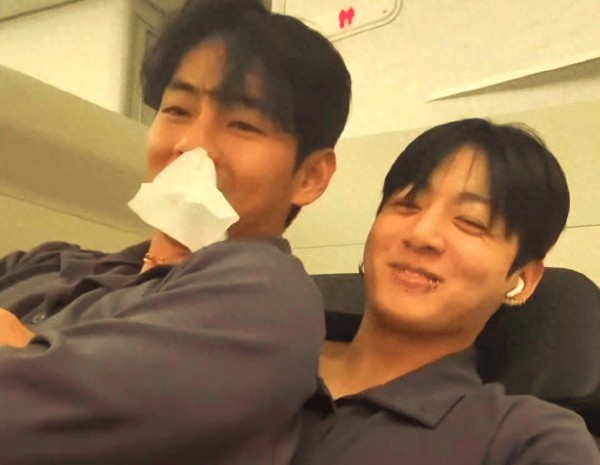 金泰亨与田柾国合照曝光引发全球粉丝热潮