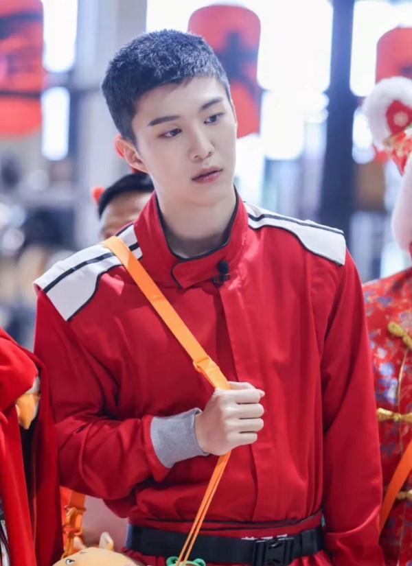 从优雅偶像到搞笑新星:范丞丞的多重身份之路