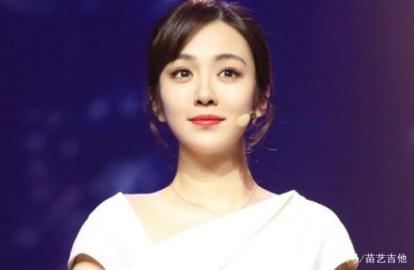 和胡歌传绯闻,被经纪人怼混得不行,王晓晨经历了啥?