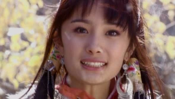 他曾帮助了还在十二线的杨幂,后来杨幂火了,他却很少再出现