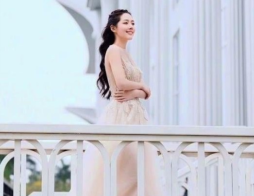 郭碧婷在娱乐圈经常是查无此人的状态，能嫁入向家，网友总结三点