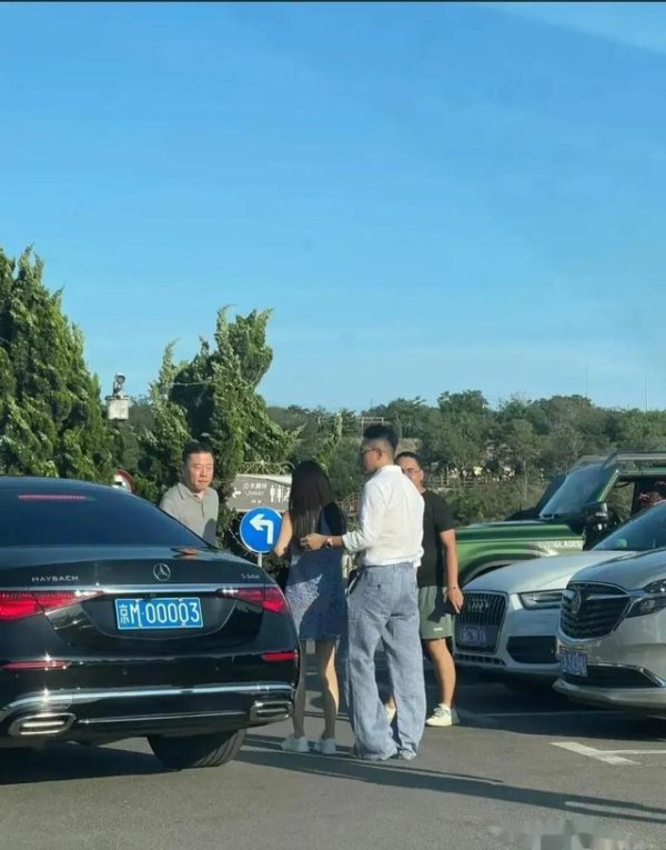 现在“京城四少”里,汪小菲娶明星,开迈巴赫,依然保持昔日风范-有驾