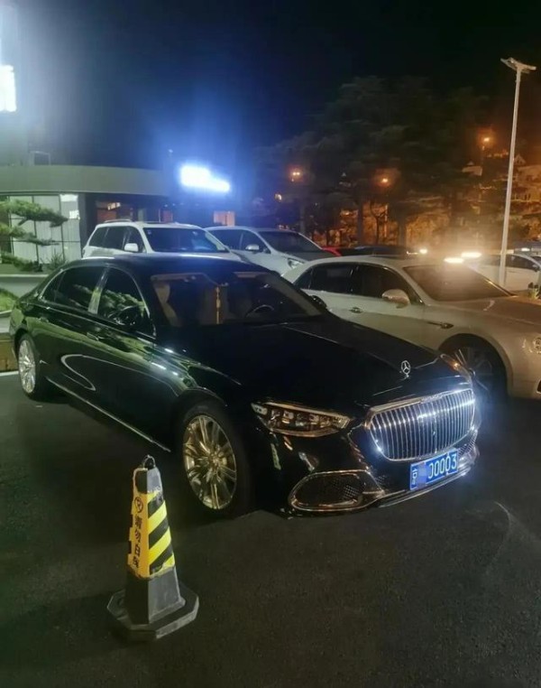 现在“京城四少”里,汪小菲娶明星,开迈巴赫,依然保持昔日风范-有驾