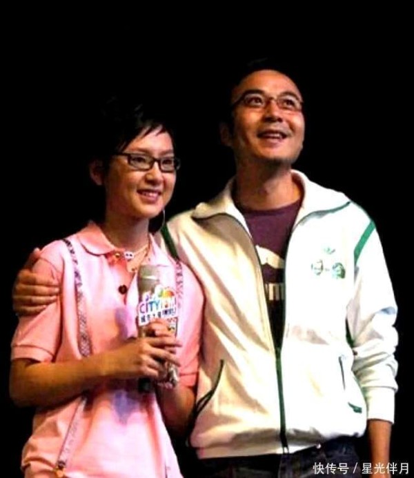 周笔畅长沙探班汪涵,街边畅聊似父女,笑容满面引热议