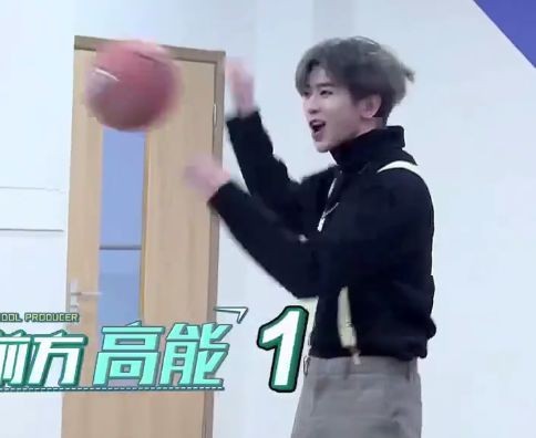 娱乐圈篮球水平谁最强？周董曾和科比单挑，蒋劲夫扣篮轻轻松松