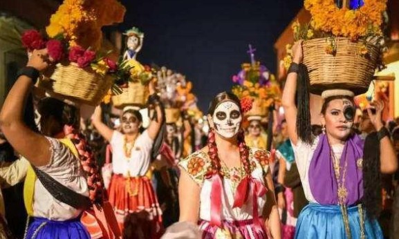 旅行主题真人秀扎堆，明星加素人，《各位游客请注意》刷新话题