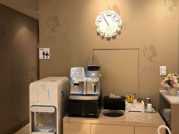 韩国清潭first整形医院地址在这! 成镇模双眼皮经验多实力牛效果好!