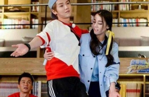 三位女明星都对鹿晗有好感, 你觉得鹿晗和谁最配呢?