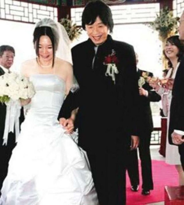 真情真意的明星夫妻，老公是歌手，老婆是总裁，恩爱33年无绯闻