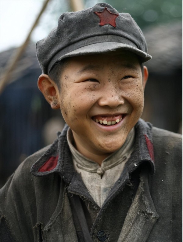 演员侯祥:9岁停止发育,36岁身高不到1米6,和妻子同框像母子