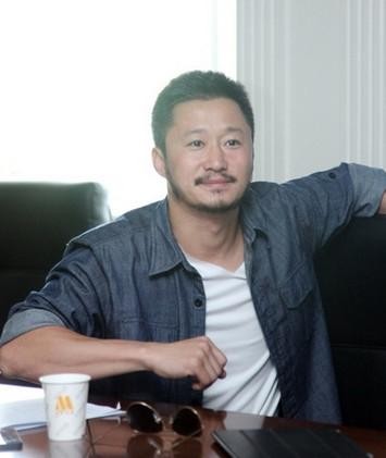 吴京没到现场, 却以儿子名义为芭莎慈善捐款70万, 佟丽娅等明星没到现场也捐了