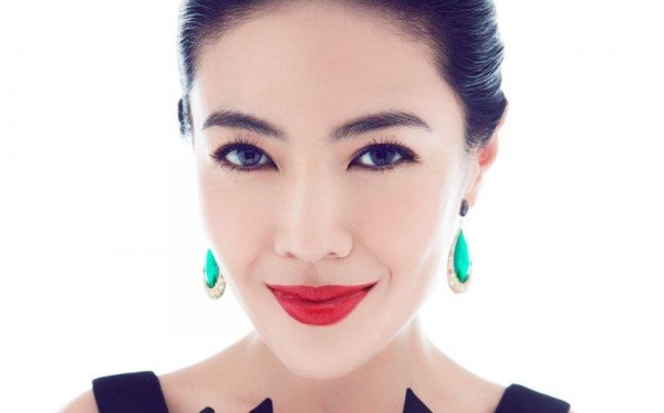 吴京没到现场, 却以儿子名义为芭莎慈善捐款70万, 佟丽娅等明星没到现场也捐了