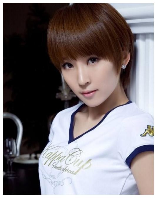 吴京携儿子“吴所谓”亮相 儿子长相惹争议 孩子到底随谁？