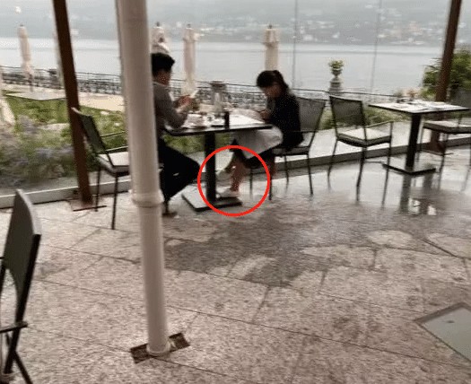 郭晶晶现身米兰时装周，有谁注意她的鞋子？网友：受宠是有原因的