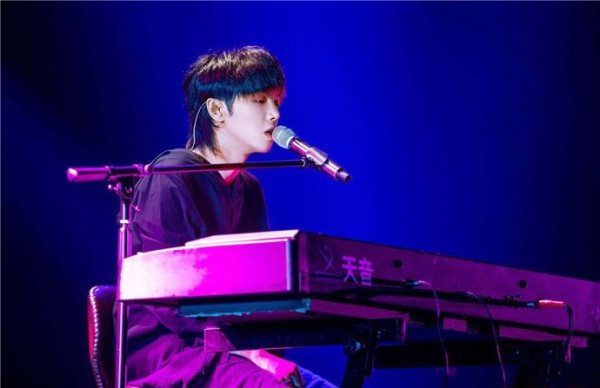 薛之谦和华晨宇关系怎么样 华晨宇微博取关薛之谦