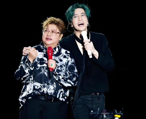 揭薛之谦8年蒙冤，毛不易曾预言过，韩红直接泪崩舞台！