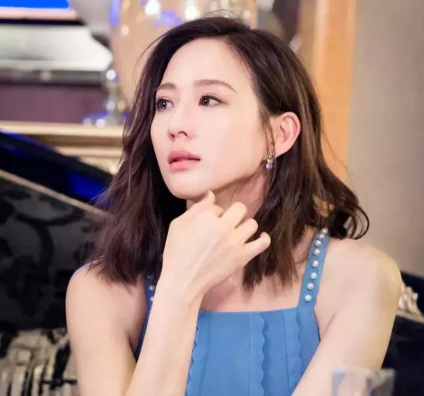 张钧甯私下生活遭扒个人背景揭秘 与黄磊暧昧视频举止亲密不正常