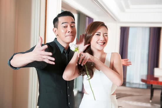 应采儿和陈小春的爱情却被人看作是妻管严,陈小春好男不跟女斗!