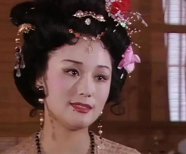 廖学秋偷偷回家想给老公惊喜，没想到老公和一个陌生女人在床上