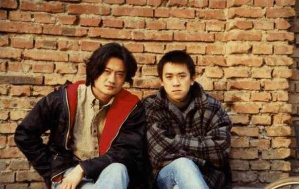 王学兵近照,与现任妻子同框像父女,四任女友中范冰冰最漂亮