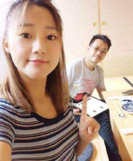 王学兵近照,与现任妻子同框像父女,四任女友中范冰冰最漂亮