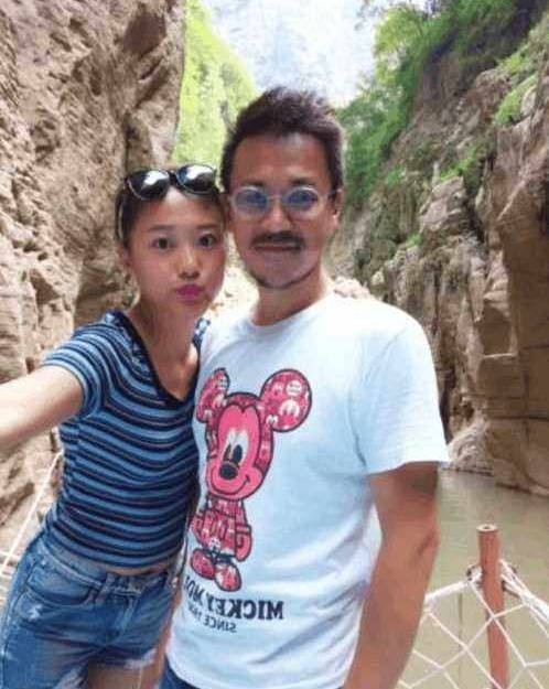 王学兵近照,与现任妻子同框像父女,四任女友中范冰冰最漂亮