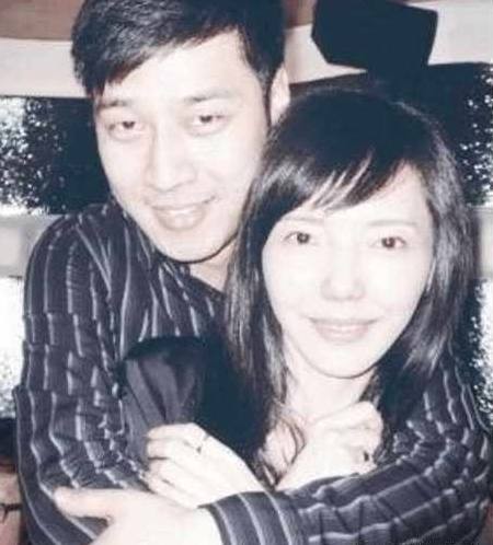 王学兵近照,与现任妻子同框像父女,四任女友中范冰冰最漂亮