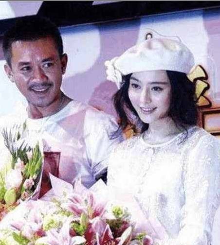 王学兵近照,与现任妻子同框像父女,四任女友中范冰冰最漂亮