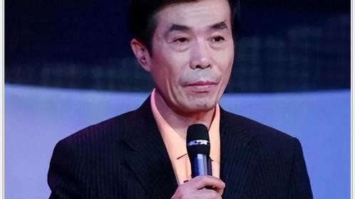 儿子直播爆父亲丑闻，昔日喜剧教父何庆魁沉默背影